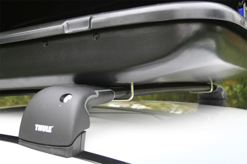Clamp style adjustment on the Thule Ocean 80 roofbox